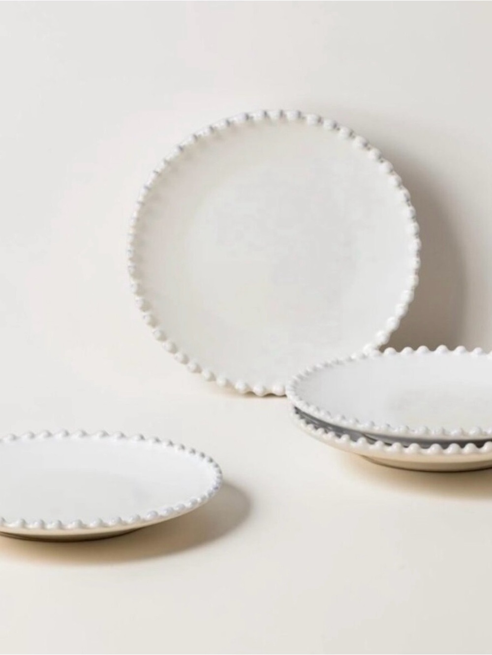 Anthropologie White Scalloped Edge Dinner Plates